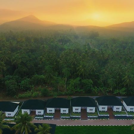 Magic Land Resorts Athirapally Irinjalakuda Extérieur photo