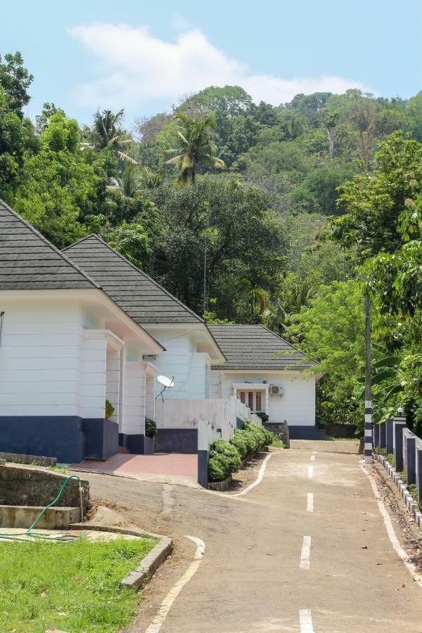 Magic Land Resorts Athirapally Irinjalakuda Extérieur photo