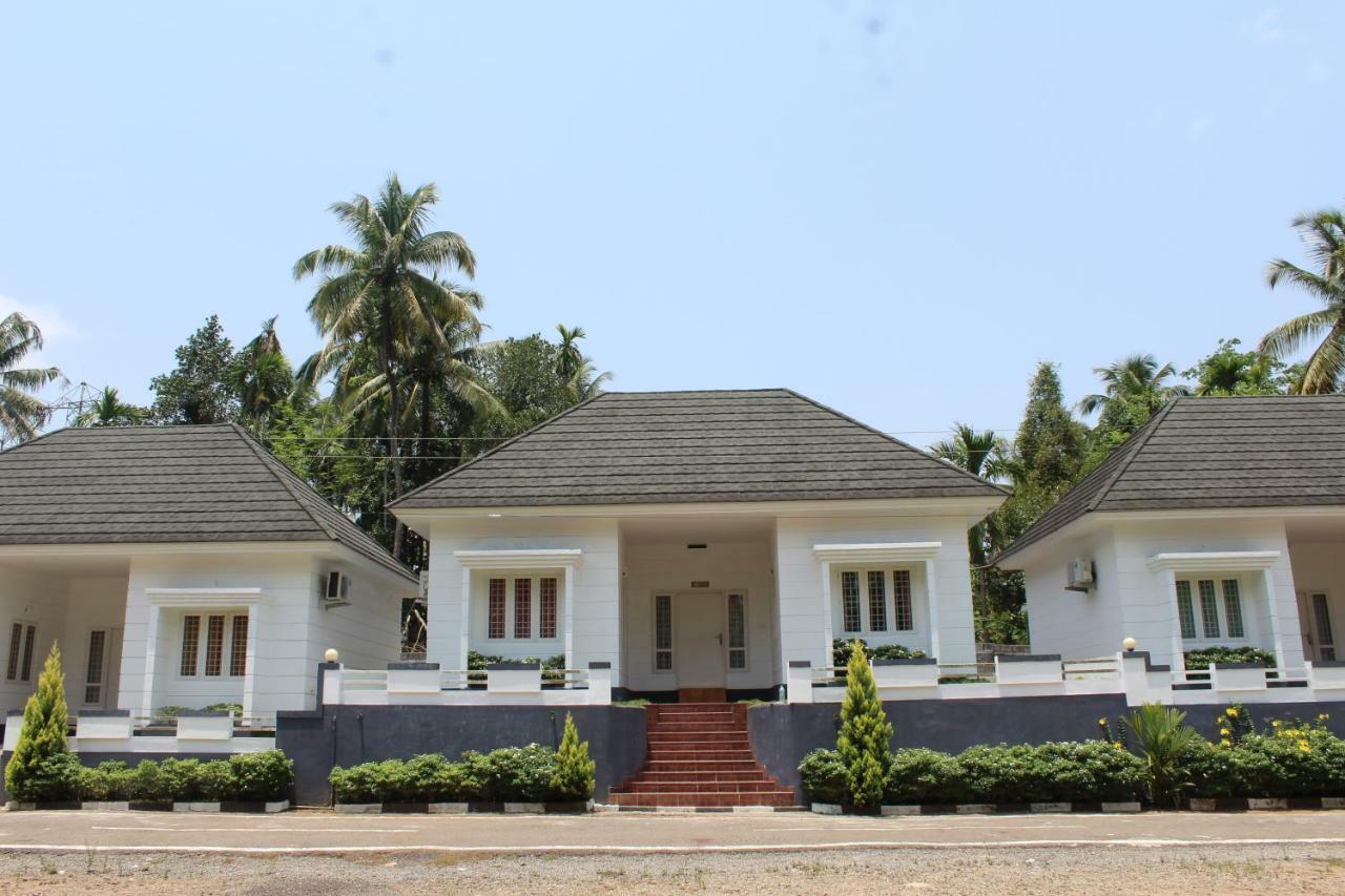 Magic Land Resorts Athirapally Irinjalakuda Extérieur photo
