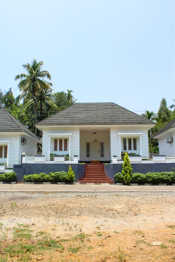 Magic Land Resorts Athirapally Irinjalakuda Extérieur photo